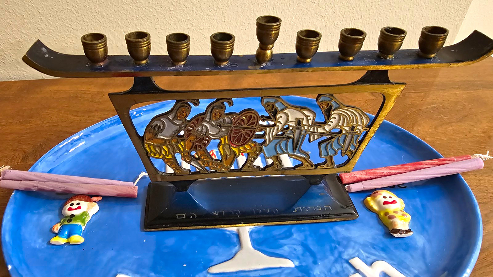 Vintage Mid-Century Hakuli Israel Brass Hanukkah Menorah – Maccabee Warriors - Vintage Mid-Century Hakuli Israel Brass Hanukkah Menorah – Maccabee Warriors -