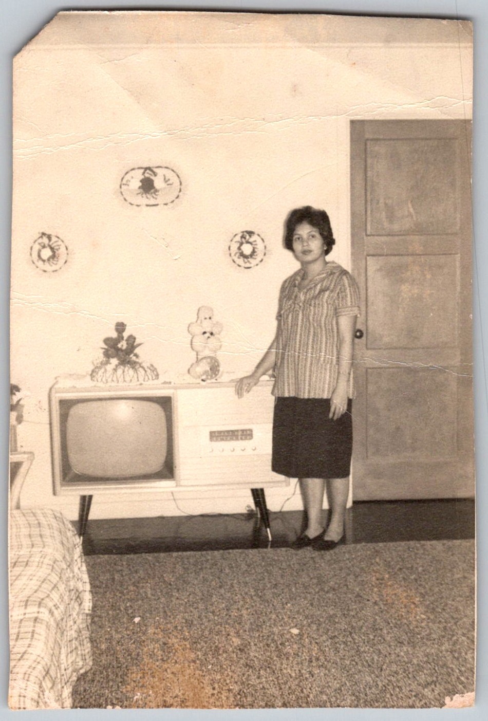 Vtg B&W Snapshot Woman Mid Century TV Console Radio Decor Living Room 1950s Vtg B&W Snapshot Woman Mid Century TV Console Radio Decor Living Room 1950s