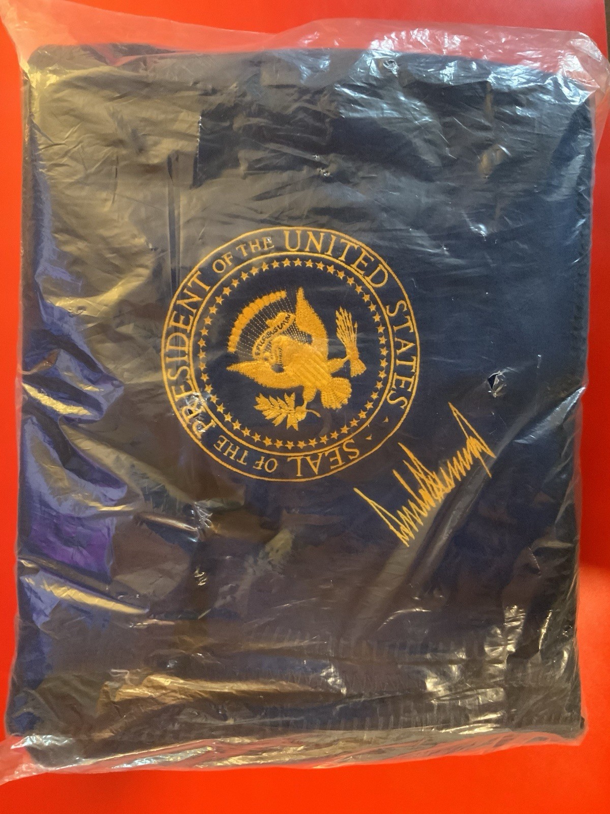 Rare President Donald J Trump 1st Term VIP Air Force One Signature Blanket MINT