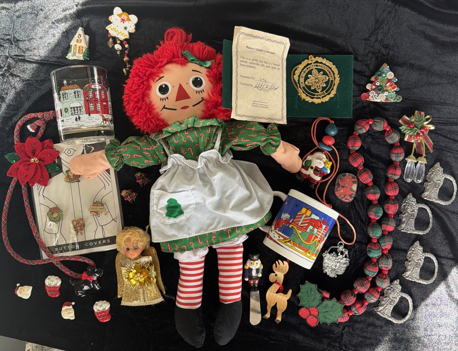 VINTAGE CHRISTMAS & HOLIDAY DECOR, JEWELRY, BROOCH, & ORNAMENT LOT - 30 PIECES