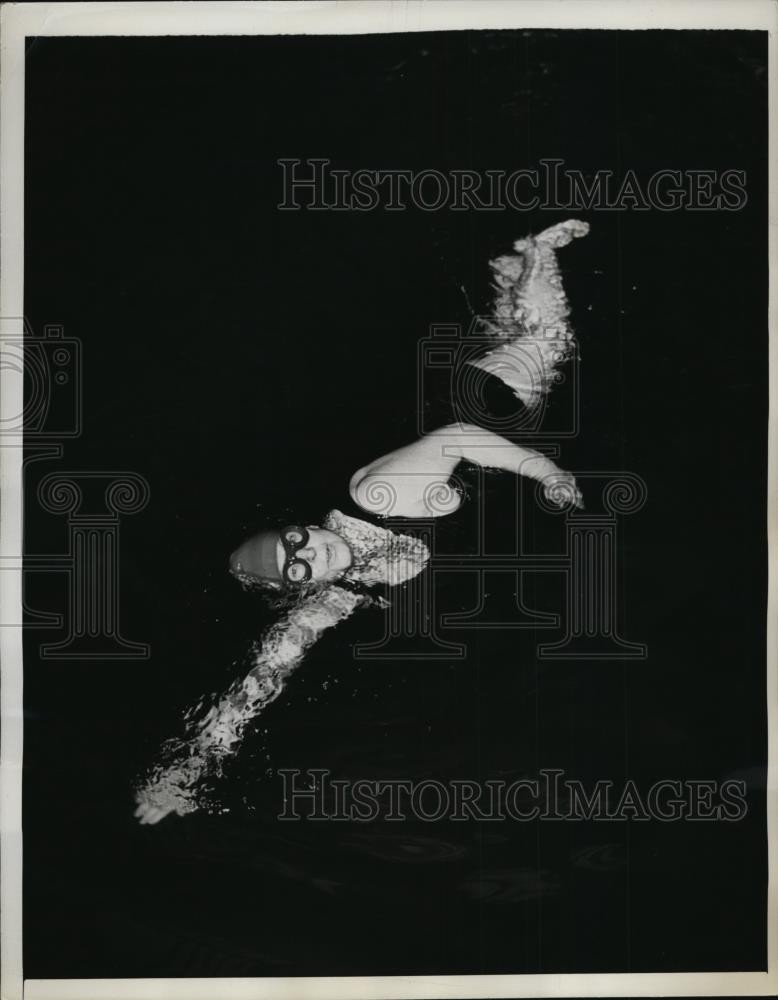 1938 Press Photo Mrs Anna Van Skyke swims 5 miles on 77th birthday in CA