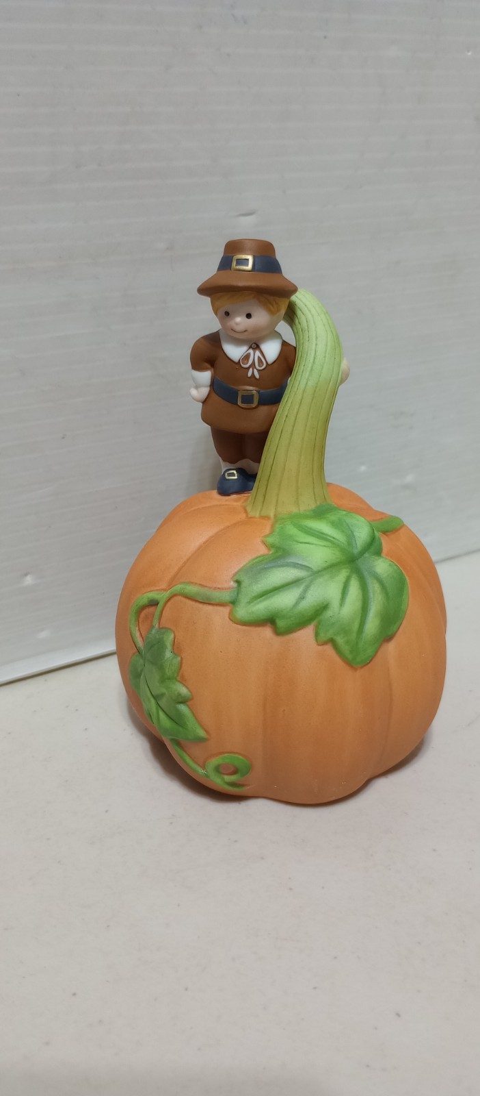 Vintage Avon Thanksgiving Fall Pilgrim Pumpkin Porcelain Bell 1990 Collectible Vintage Avon Thanksgiving Fall Pilgrim Pumpkin Porcelain Bell 1990 Collectible