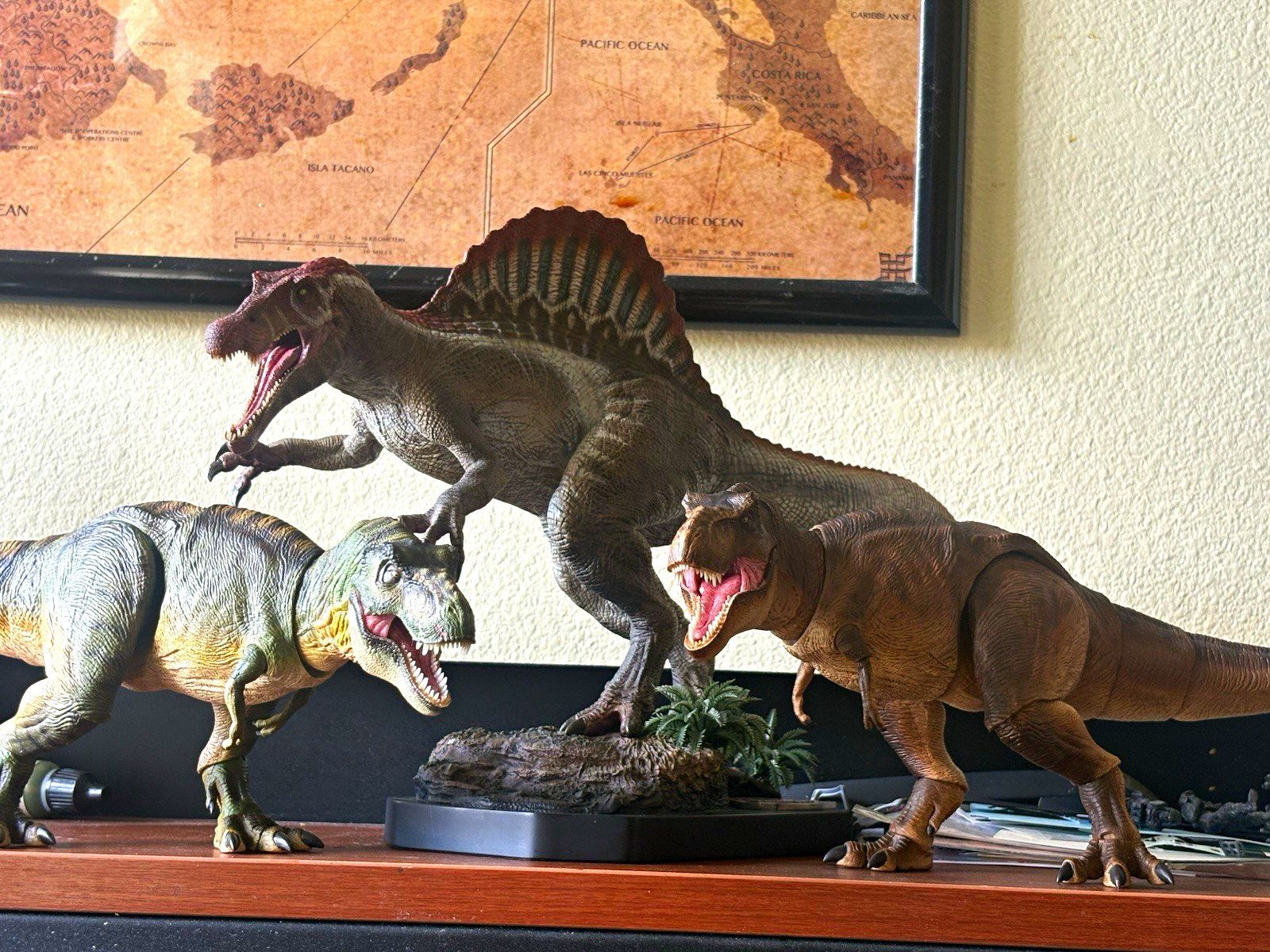 W-dragon Spinosaurus and Nanmu T. rex pair