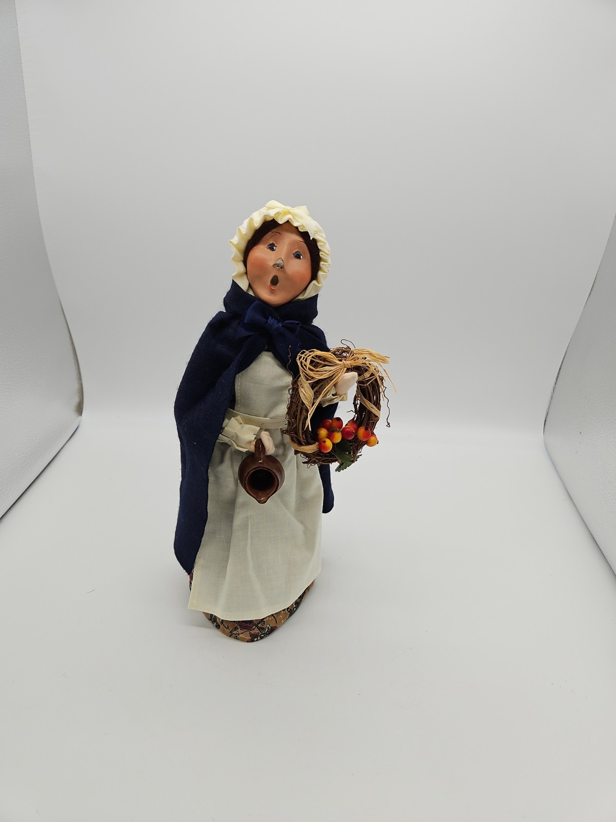 2008 Byers Choice Williamsburg Caroler As Is