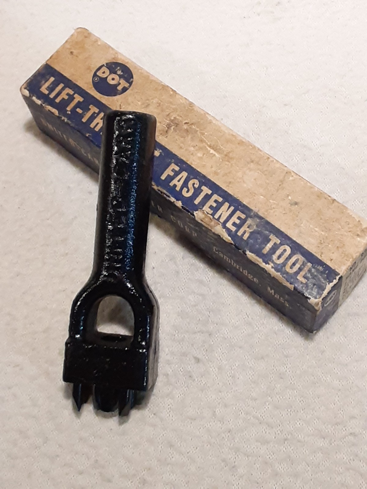 United Carr 9951 Common Sense DOT Fasteners Cutting Tool Punch Cast Iron W Box United Carr 9951 Common Sense DOT Fasteners Cutting Tool Punch Cast Iron W Box