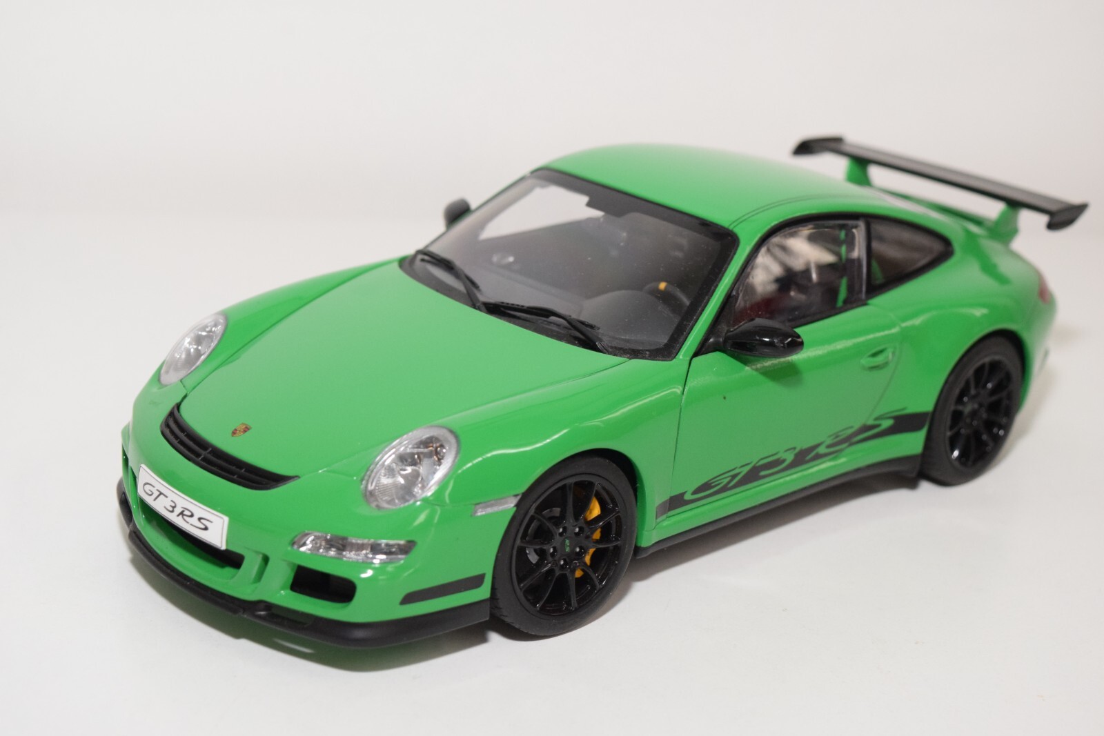B13 1:18 AUTOART AUTO ART PORSCHE 911 GT3 RS 4.0 GREEN NMINT CONDITION