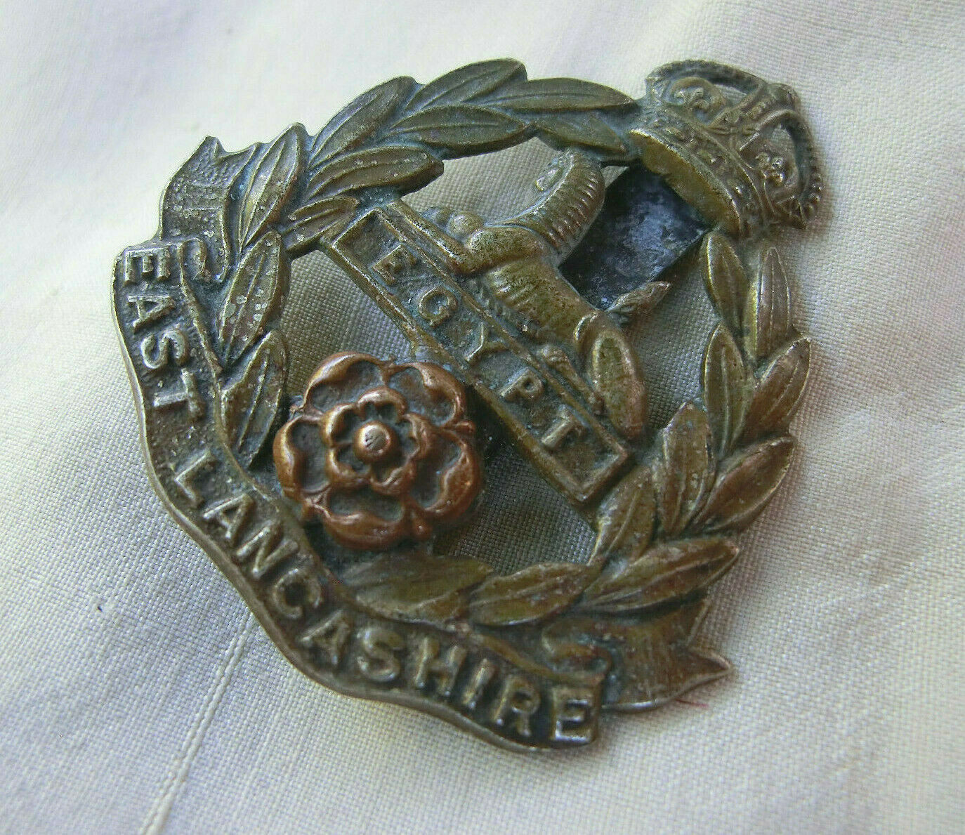 EAST LANCASHIRE CAP BADGE – BI-METAL + ORIGINAL SLIDER  