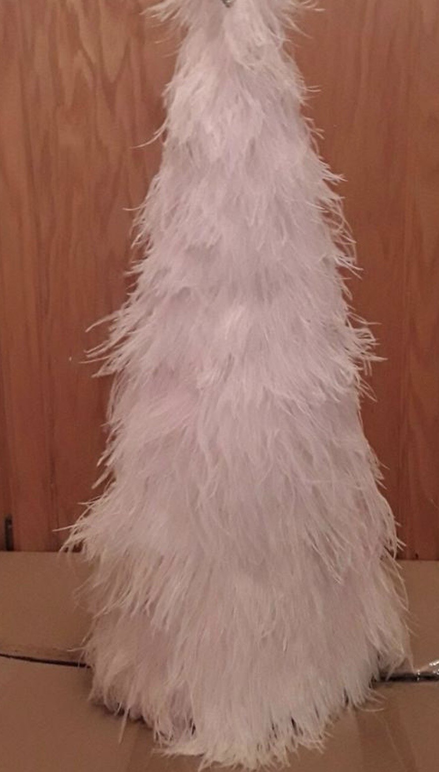 RARE VICTORIA\'S SECRET PINK FEATHER CHRISTMAS TREE DISPLAY