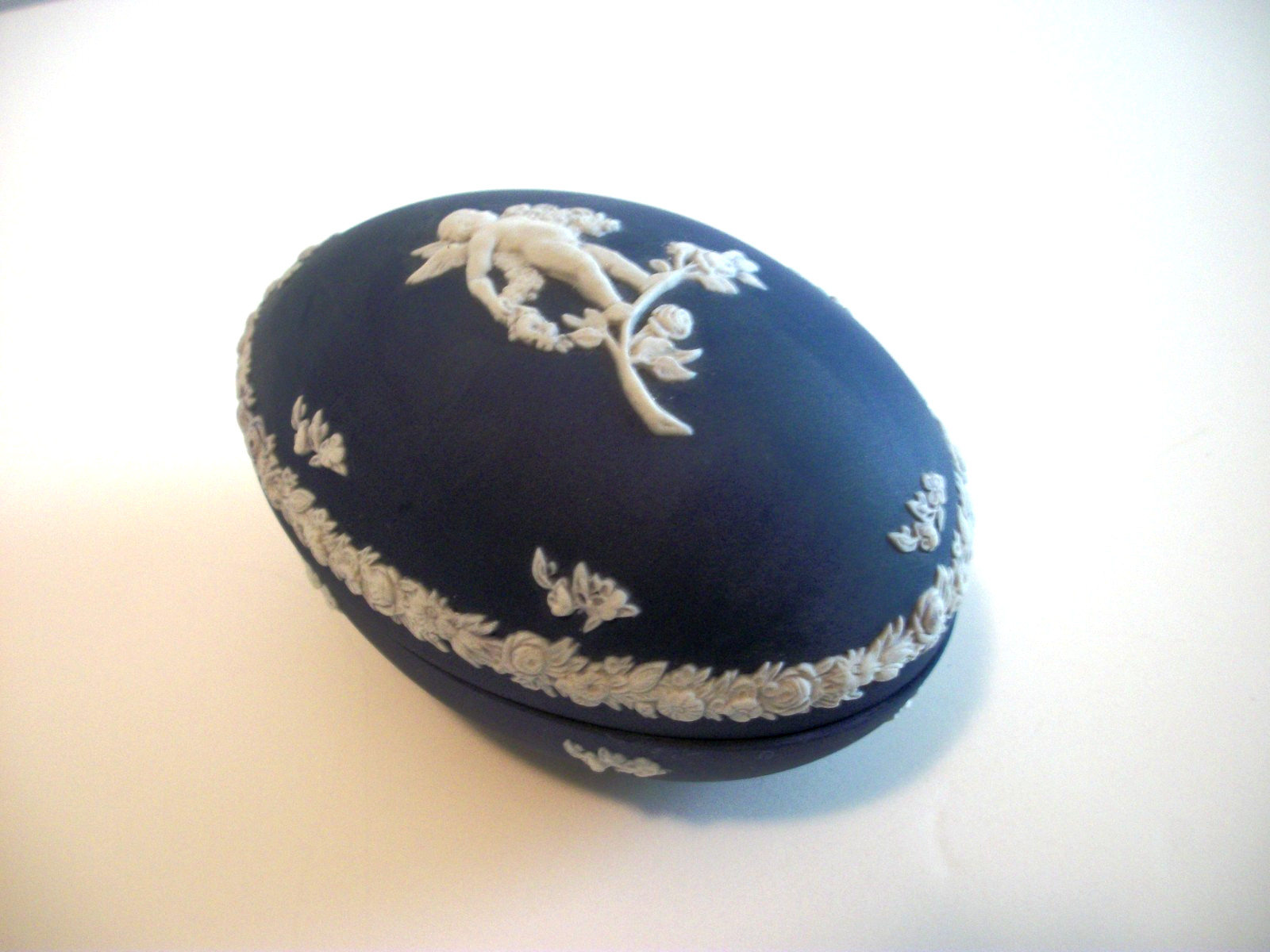 Vtg Wedgwood Jasperware Dark Blue Winged Cherub Egg Trinket Box Vtg Wedgwood Jasperware Dark Blue Winged Cherub Egg Trinket Box
