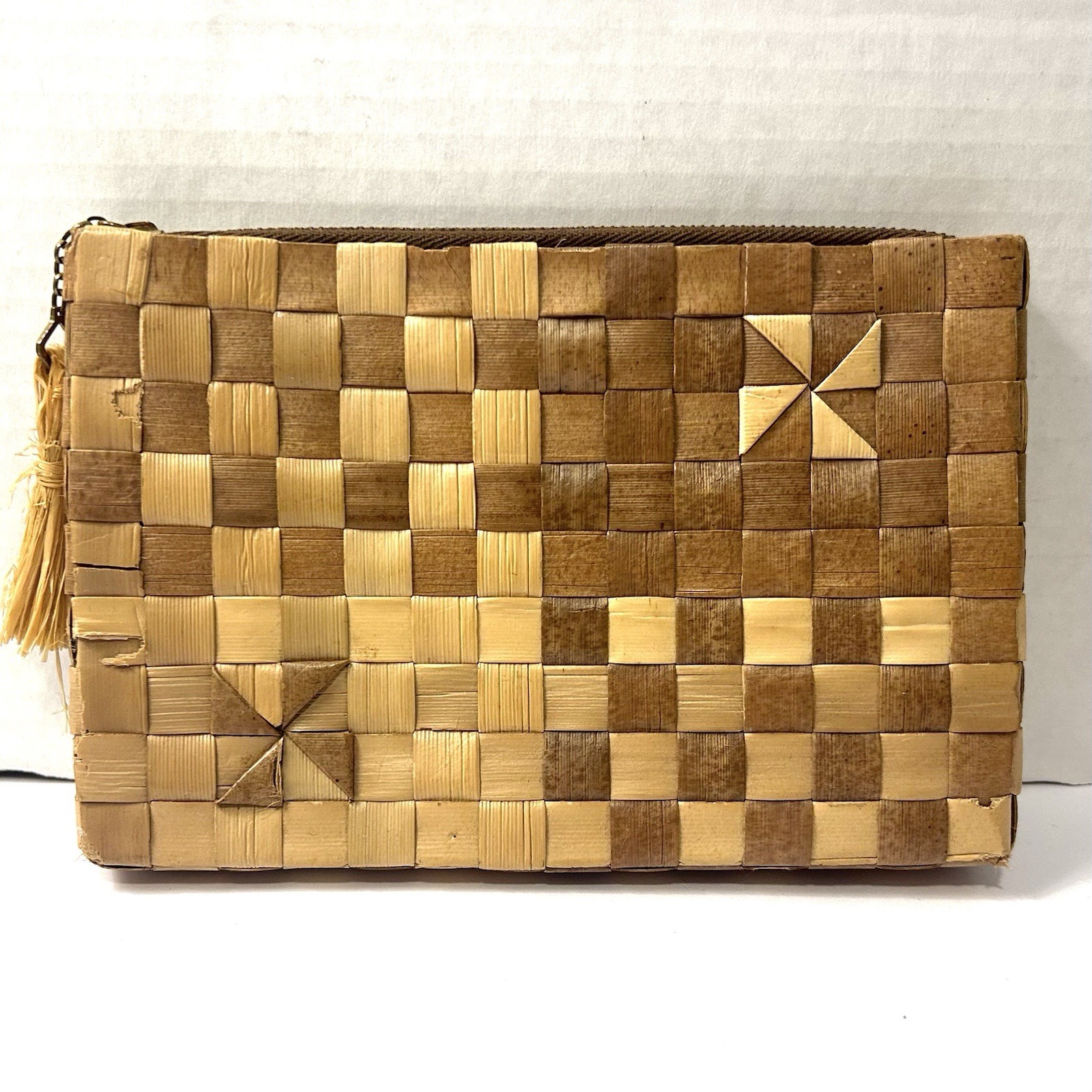 Vintage Hawaiian Lauhala Clutch- Purse - Makeup Bag Zips Closed Used (L)