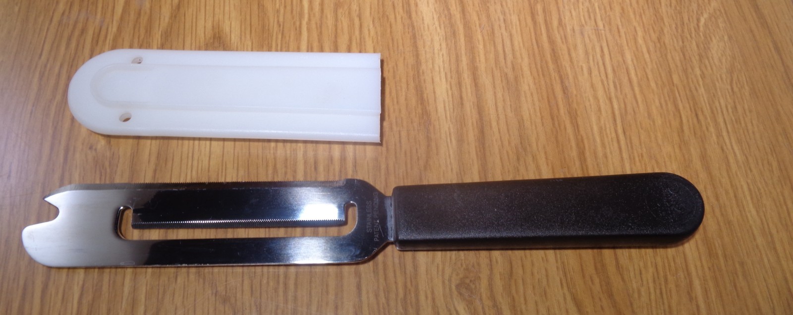 Pampered Chef #1125 - Cheese Knife Slicer Spreader Stainless w/Protective Cover