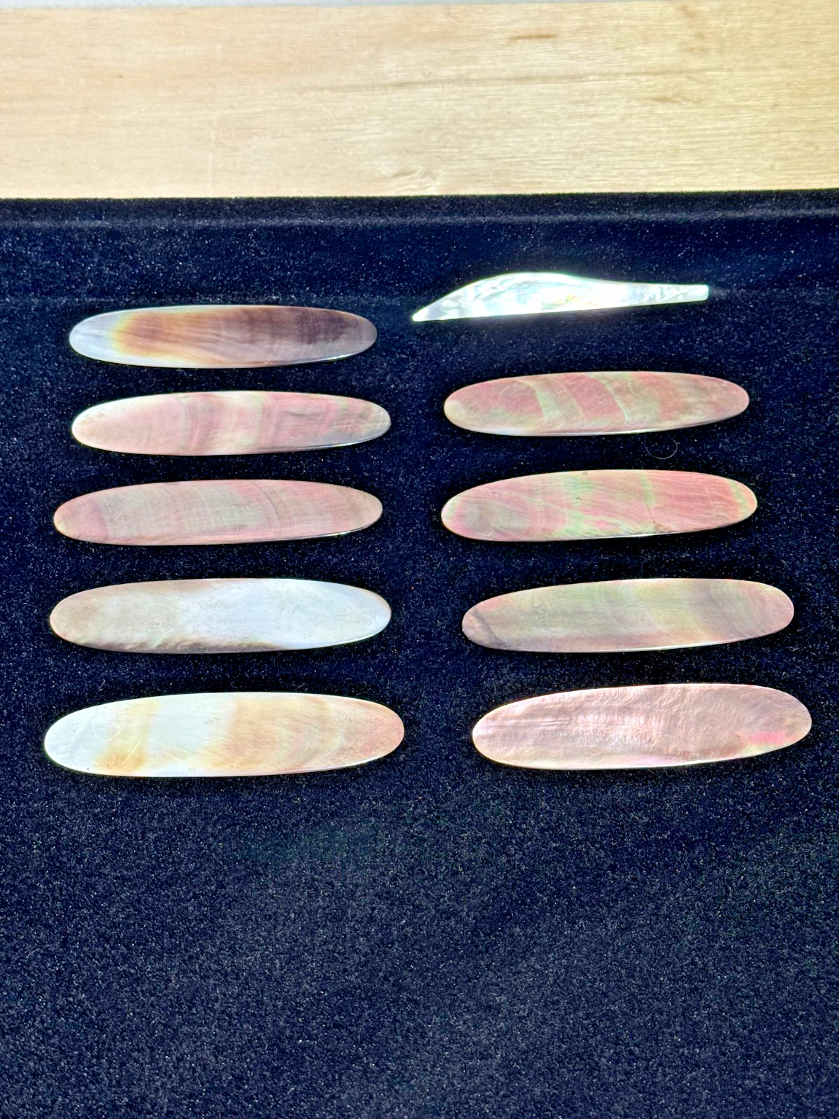 (10) Natural Mother of Pearl Lot Pcs | Approx 4\