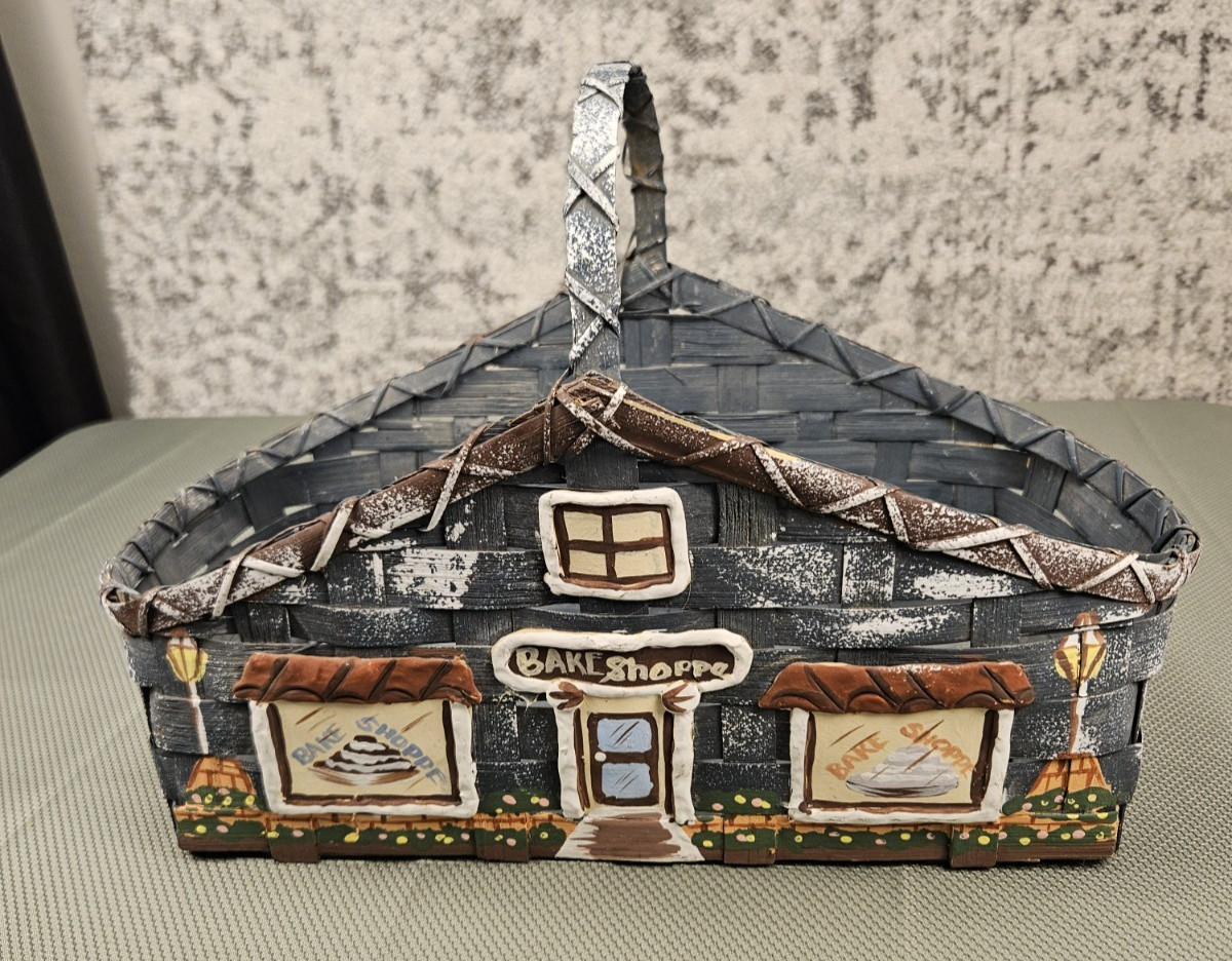 Vtg Handpainted Wicker Basket 12.5x10\