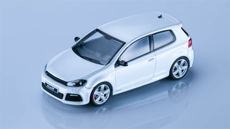 Maxwell 1:64 GOLF RMK6 Pearl Diecast Car -Perfect for Volkswagen GOLF Collecting