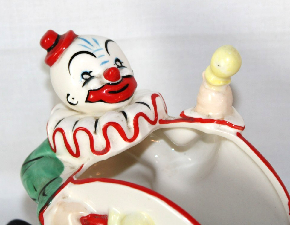 VTG 1957 YONA ORIGINAL Creepy Clown Playing Big Drum Ceramic Planter/Vase-WRC