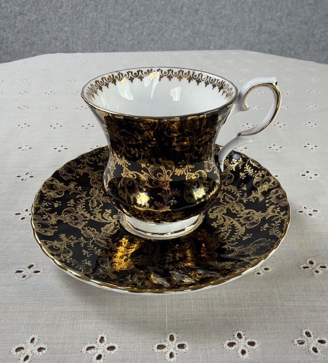 Vintage Elizabethan Bone China Black Gold Floral Tea Cup & Saucer England 5” EUC