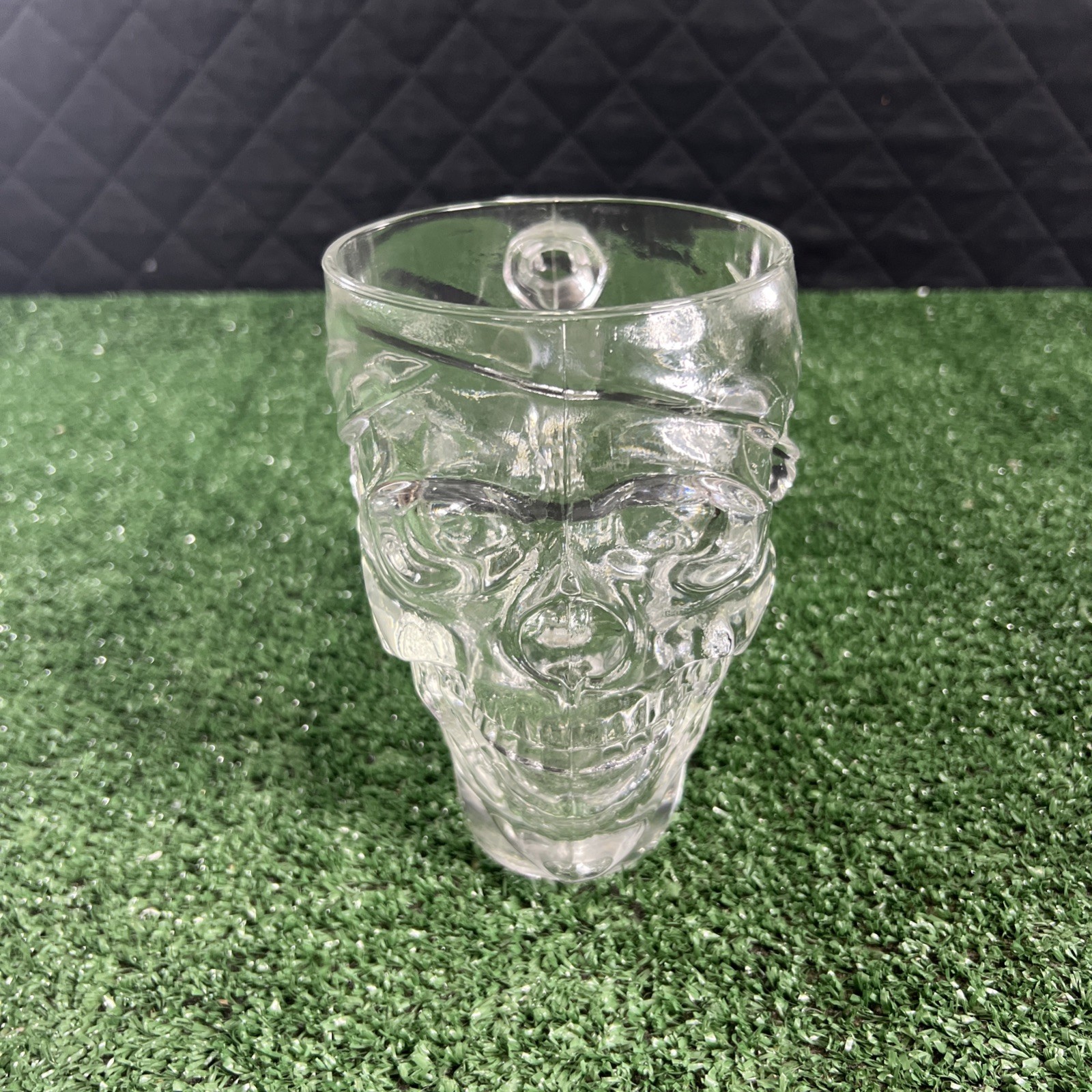 TREASURE ISLAND CASINO GLASS PIRATE SKULL 32 OZ CUP HEAVY MUG EUC