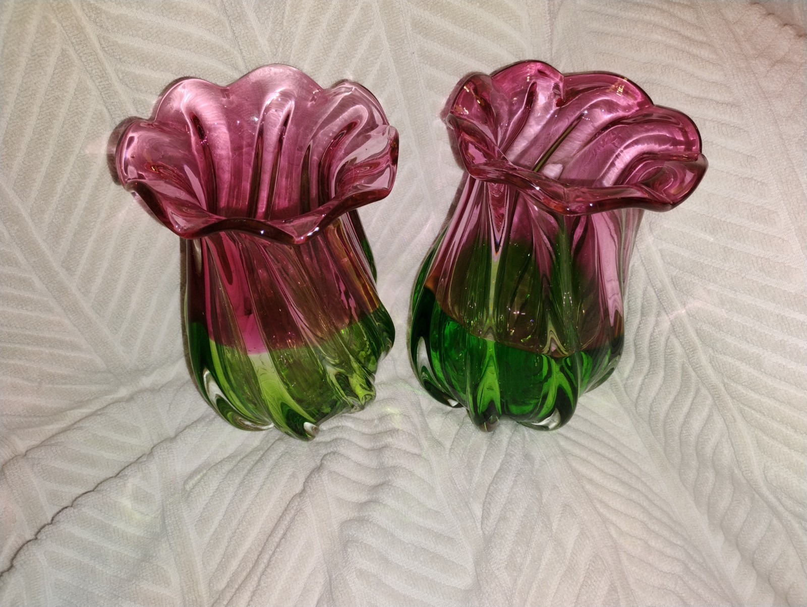 2 Vtg Hand-Blown Teleflora Watermelon Pink Green Swirl Scallop Glass Vases Pair 2 Vtg Hand-Blown Teleflora Watermelon Pink Green Swirl Scallop Glass Vases Pair