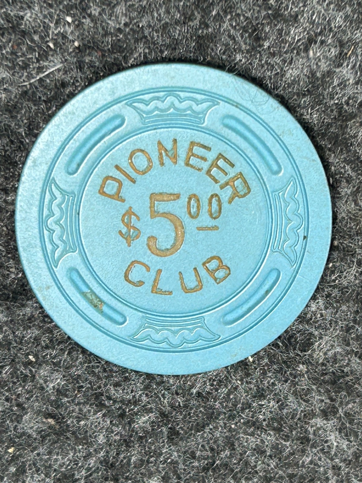 Vtg pioneer club Las Vegas $5 chip Blue 1940’s?