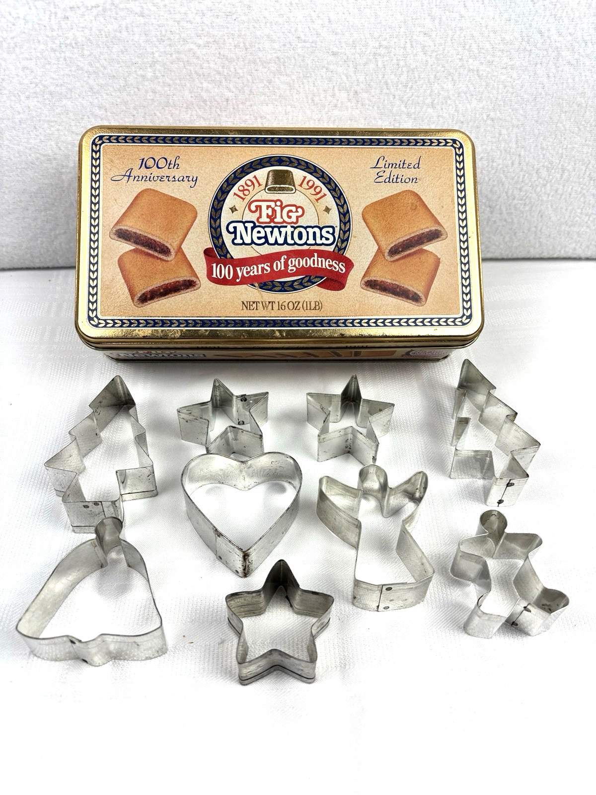 Vtg 1991 Fig Newton 100 Anniversary Tin Includes Cookie Cutters