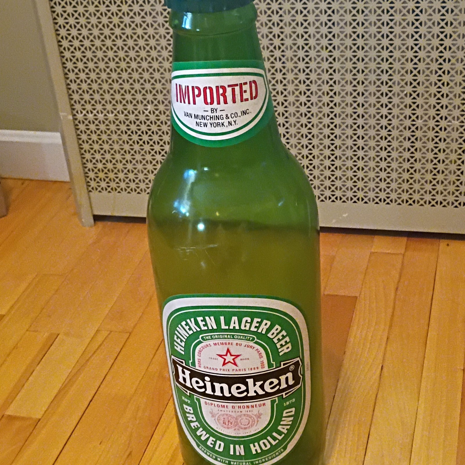 Heineken Lager Beer Green Glass Bottle with Cap Breweriana Collectible
