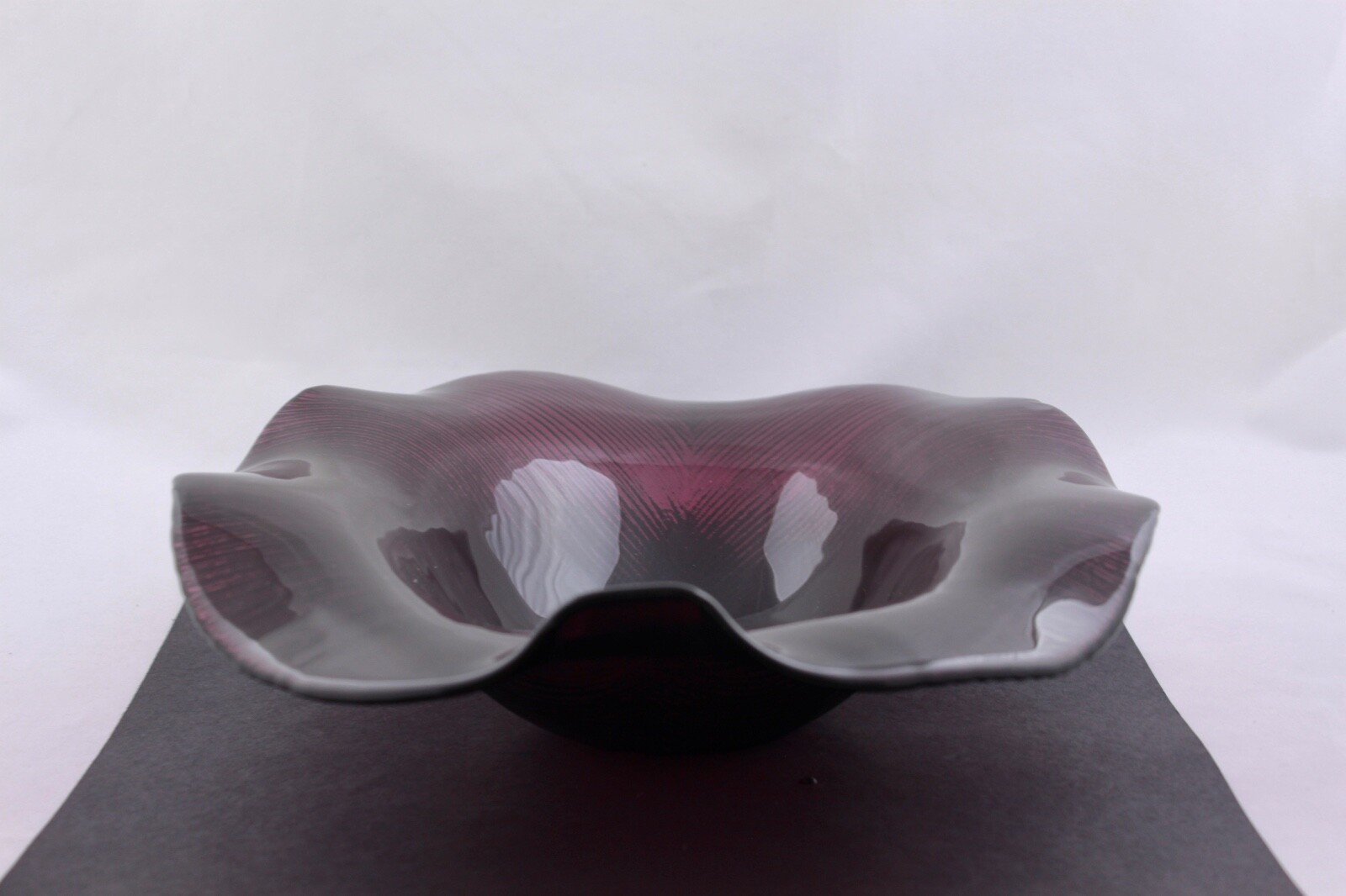 GLASS ART HANDMADE HEART-SHAPED BOWL/CENTERPIECE IN PURPLE – MINT
