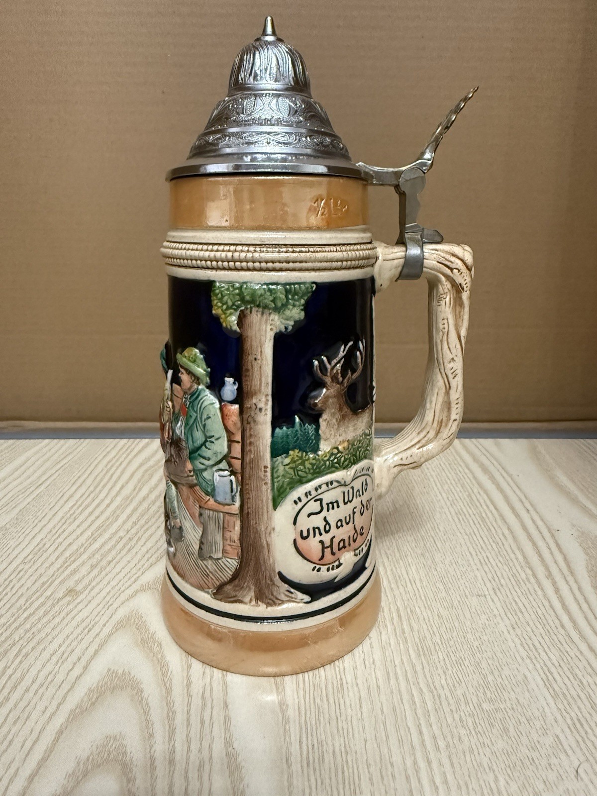 A.J. Thewalt #538 Hunting Dog with Rabbit German Beer Stein 0.5L Pewter Lid