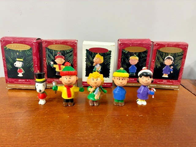 Vtg. 6 Pc. Hallmark Peanuts Gang Hard Plastic Ornaments