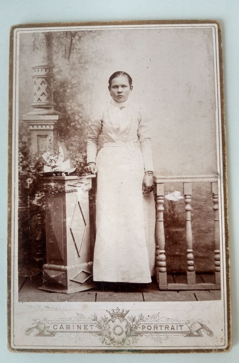Antique Cabinet Card Portrait Young Woman Original Studio Photo  Vintage