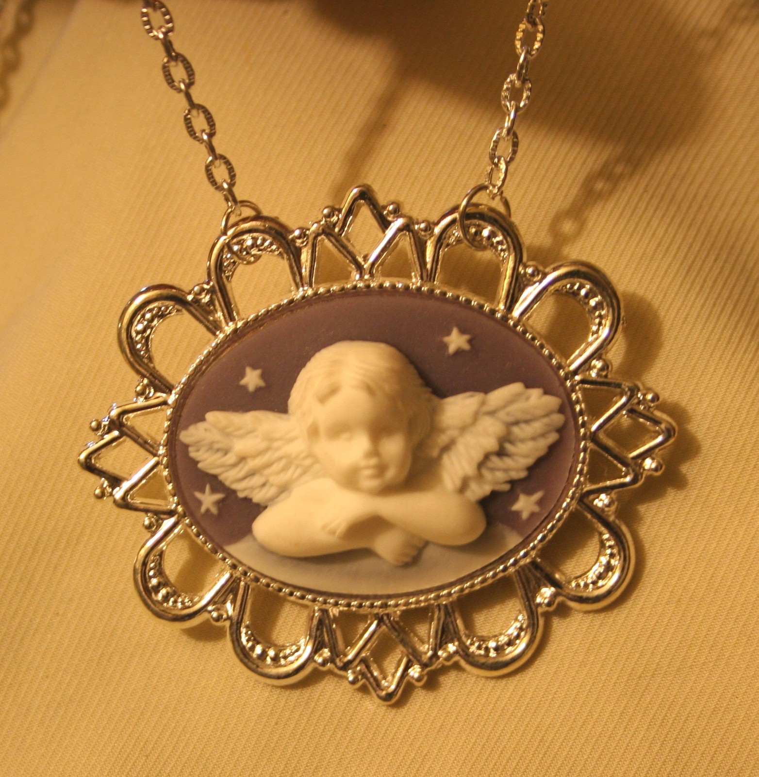 Delightful Openwork Festooned Violet & White Cherub Cameo Silvertone Necklace