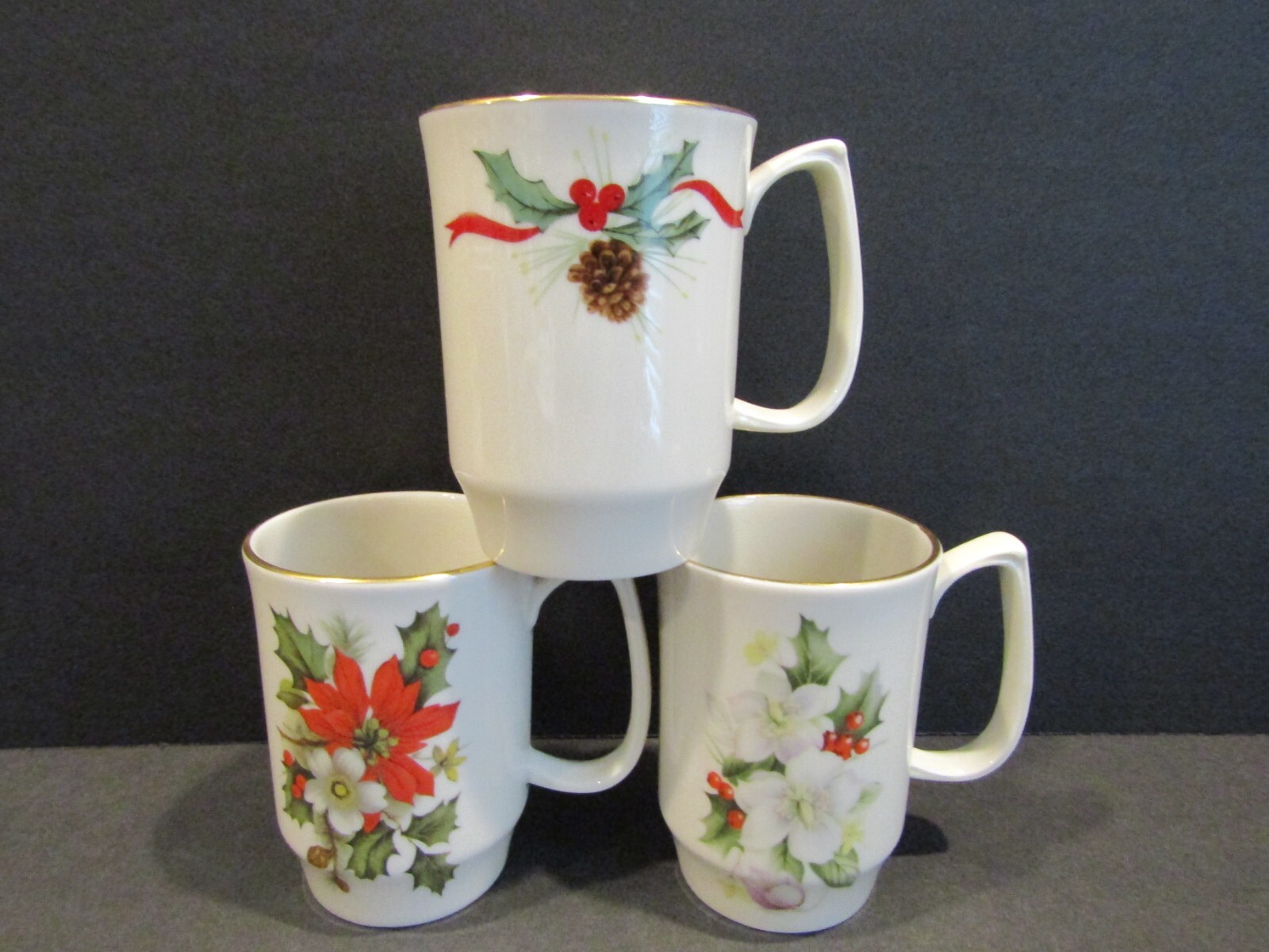 Pickard China Electro-Kinetics HOLLY, BERRIES, PINE CONE Set of 3 MUGS 1991 1994 Pickard China Electro-Kinetics HOLLY, BERRIES, PINE CONE Set of 3 MUGS 1991 1994