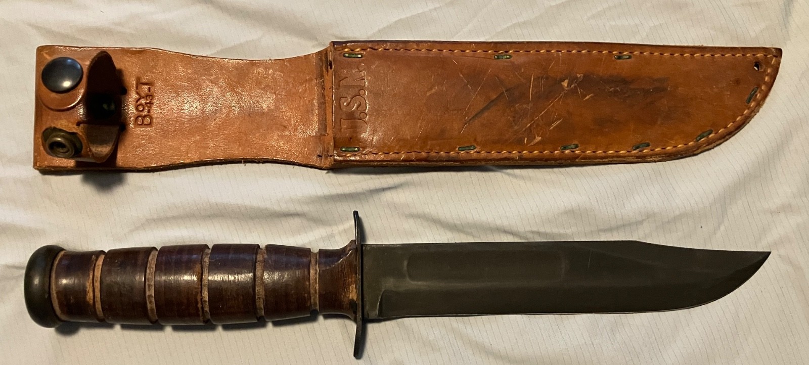 Vintage WW2 KABAR MK2 US Navy knife with Boyt leather scabbard, 1943