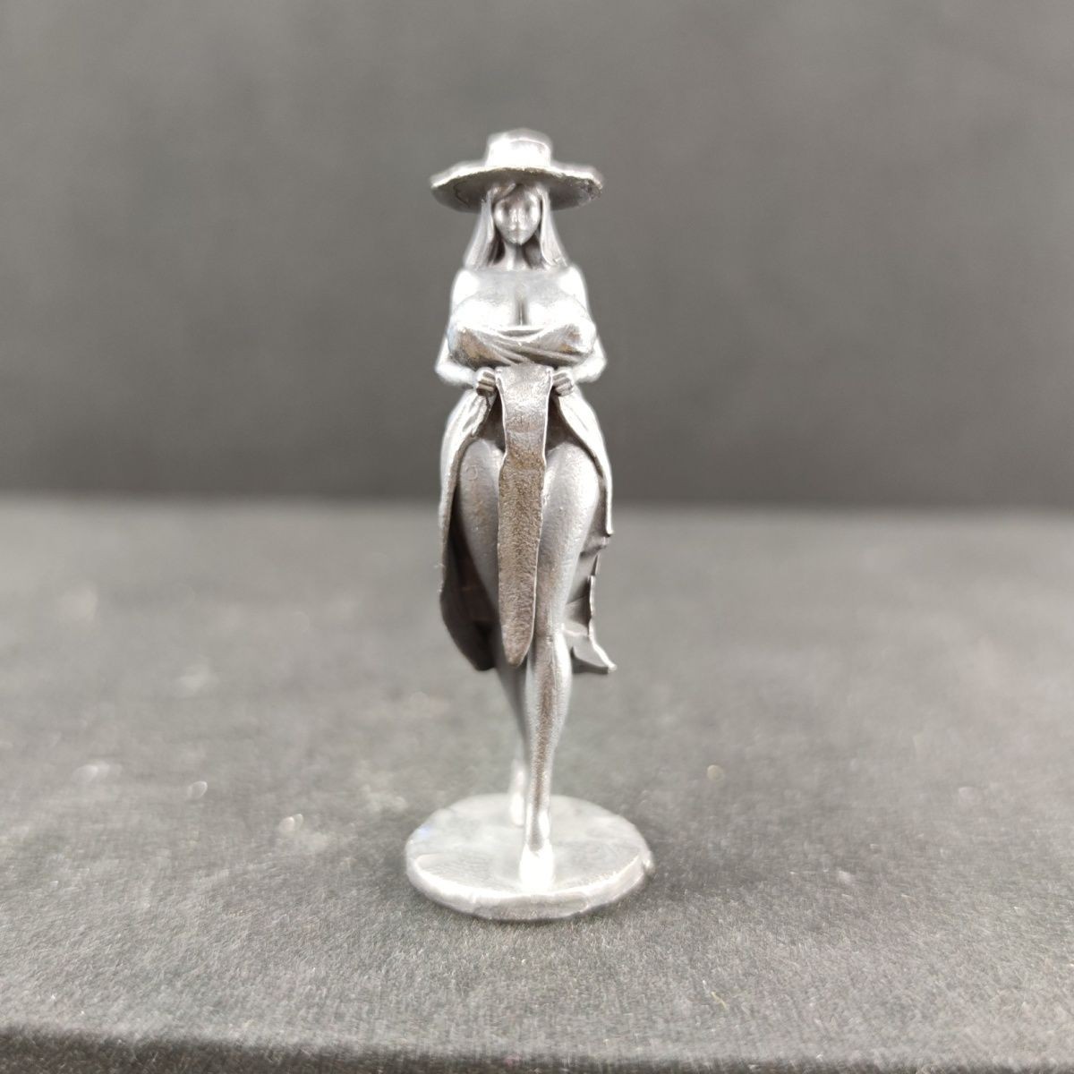 Black Brass Beautiful Girl Sexy Trendy Toy Figurine Model Metal Ornament Black Brass Beautiful Girl Sexy Trendy Toy Figurine Model Metal Ornament