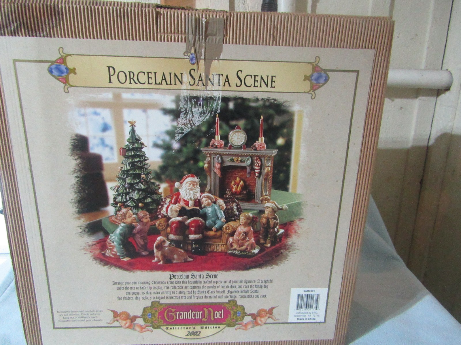 2002 Grandeur Noel Porcelain Santa Scene Collector's Edition Box Damaged