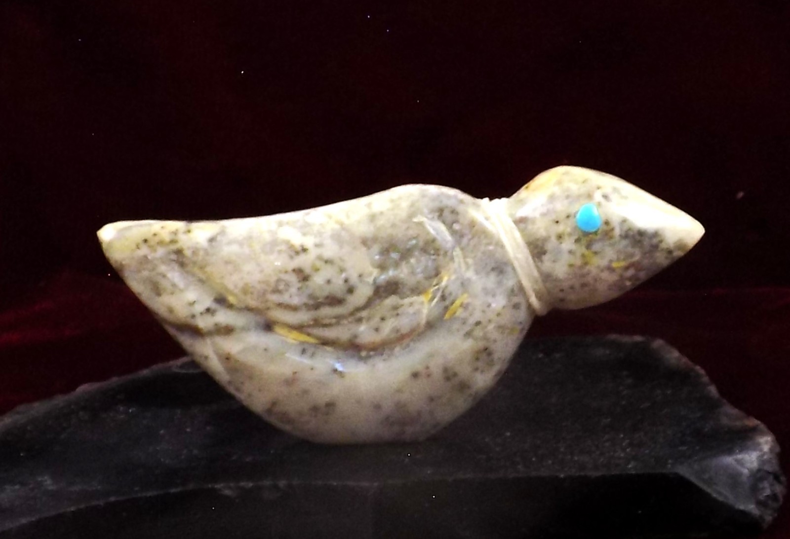 ZMT Small Old Style Zuni Eagle Fetish by Lorandina Sheche - Akunite stone