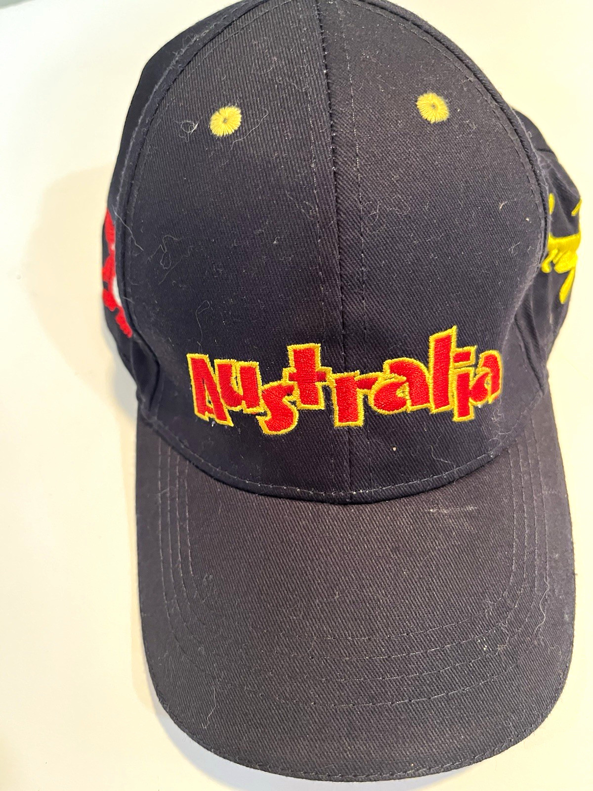 Australia Souvenir Baseball Cap Kangaroo & Koala Embroidery blue Red Brim