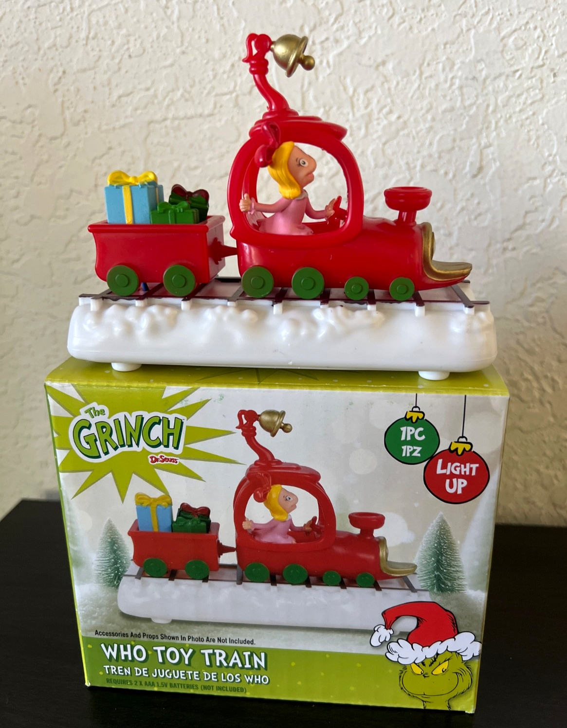 Dr.Seuss GRINCH Cindy Lou WHO TOY TRAIN Tabletop Christmas Village Figure NEW