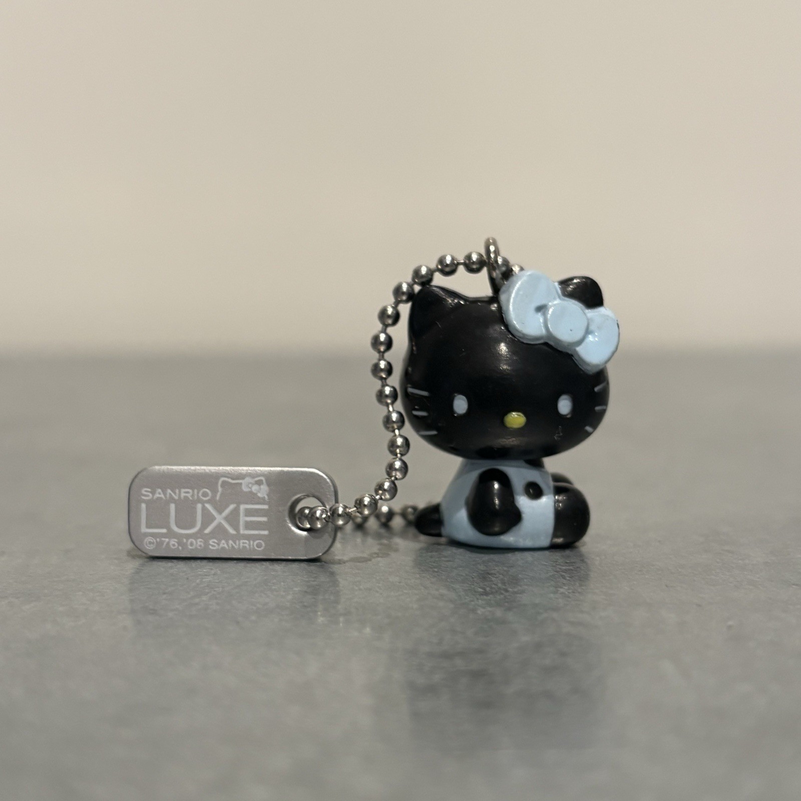 2008 Sanrio Hello Kitty LUXE Charm Key Chain Black Light Blue RARE New Sealed