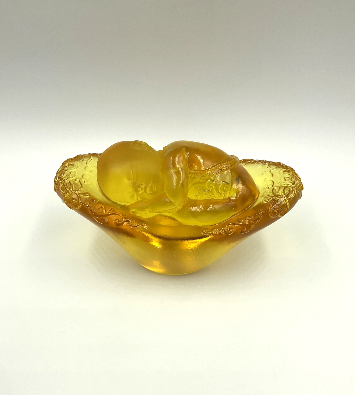 Liuli Gongfang GLASS AMBER/YELLOW SLEEPING BABY- Signed Liuli 2006 #858/200/2800