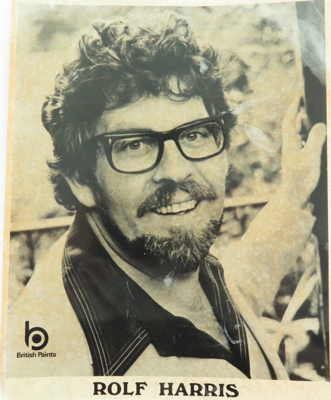 Scarce c1960s British Paints Rolf Harris Large Promotional Card. Scarce c1960s British Paints Rolf Harris Large Promotional Card.