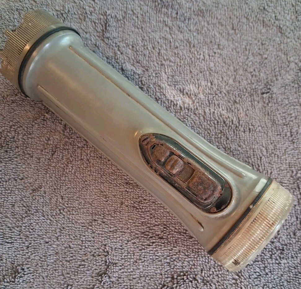 Vintage Fulton Kwik-Lite Flashlight Gray Fluted - FOR PARTS OR REPAIR Vintage Fulton Kwik-Lite Flashlight Gray Fluted - FOR PARTS OR REPAIR