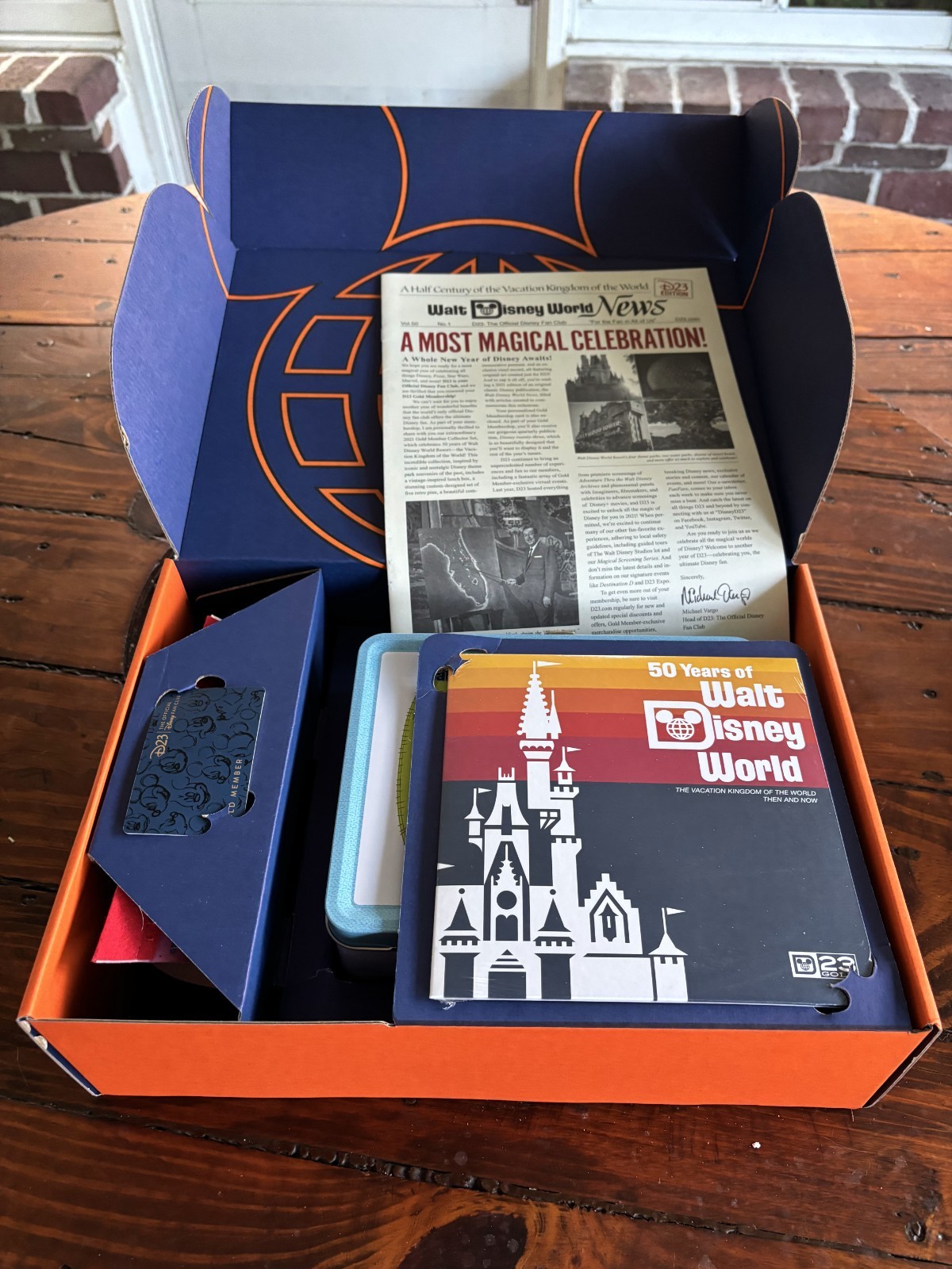 D23 Disney 50th Anniversary Walt Disney World Gold Member Gift Box Collector Set