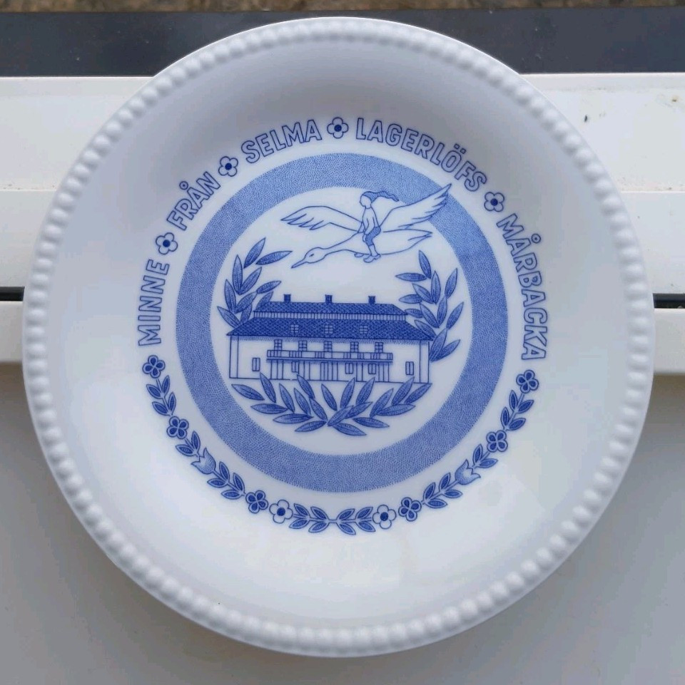 Vintage plate Nils Holderson Selma Lagerlöfs,Gefle 1960s. Vintage plate Nils Holderson Selma Lagerlöfs,Gefle 1960s.