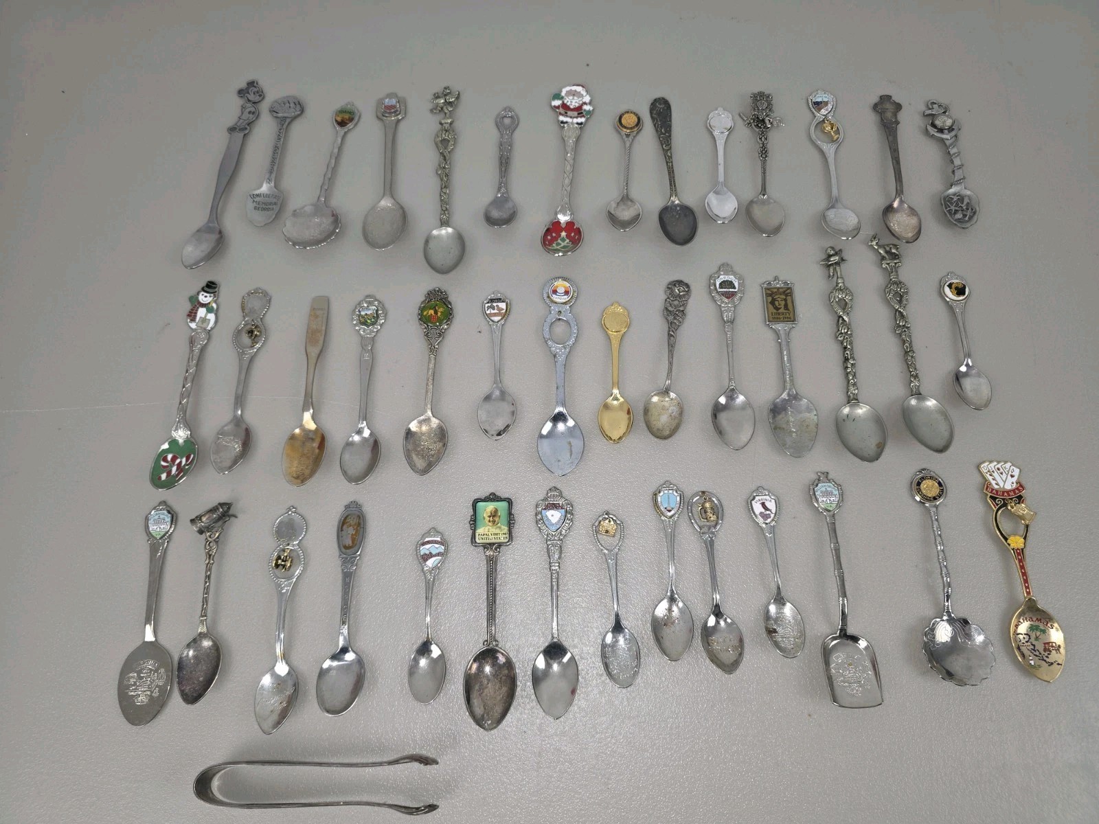 Large lot Of 42 Miscellaneous collector Spoons Large lot Of 42 Miscellaneous collector Spoons