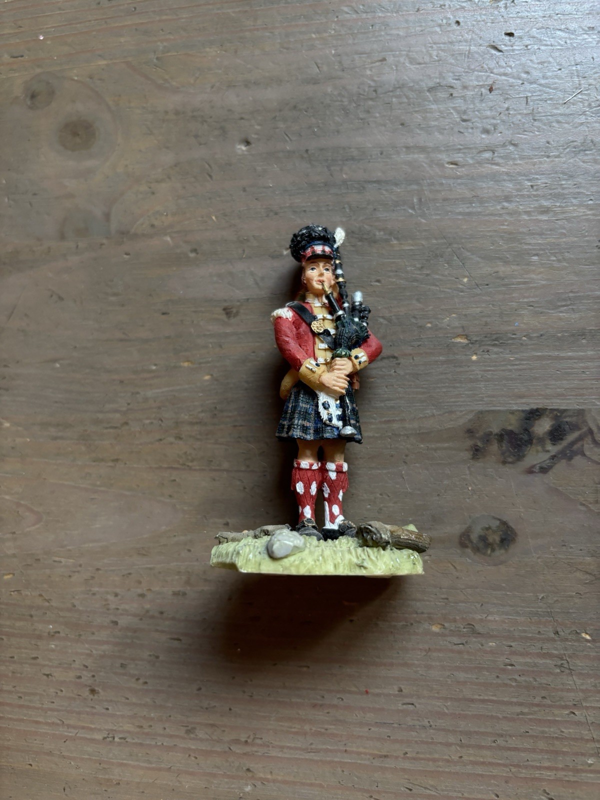Sculptures UK Handmade Scottish Highland Bagpiper Figurine Scotland Piper