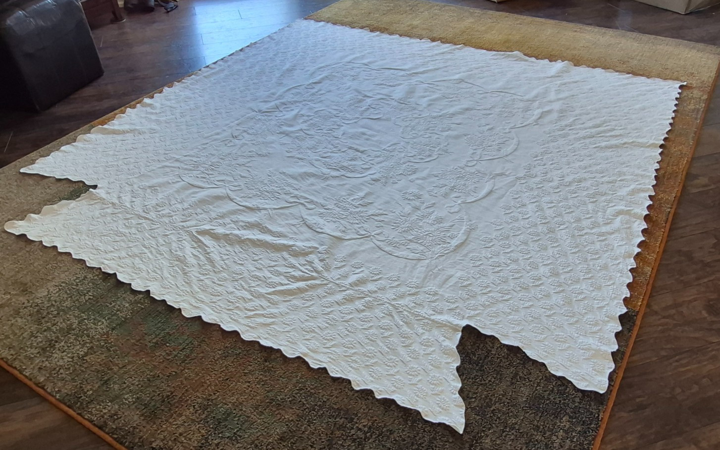 Vintage Full White Woven Cotton Bedcover Coverlet Chrysenthamum Detail Lovely Vintage Full White Woven Cotton Bedcover Coverlet Chrysenthamum Detail Lovely
