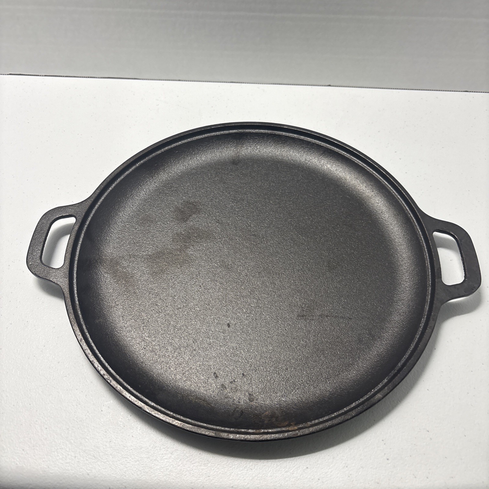Victoria Cast Iron Griddle 10” Dual Loop Handles Heavy Duty Pre Seasoned EUC