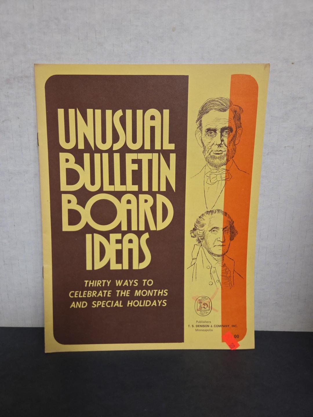 Vintage UNUSED 1972 Unusual Bulletin Board Ideas-30 Ways To Celebrate The Months