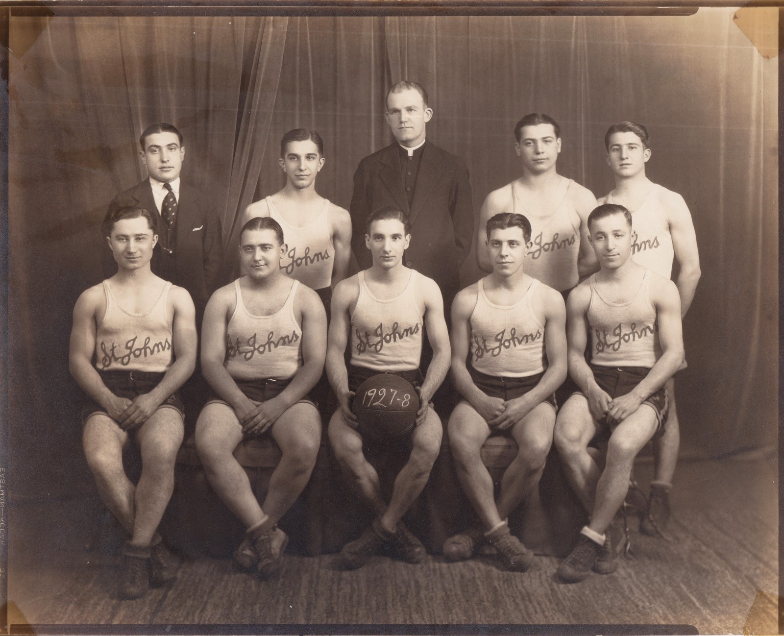 Vintage photo - St. John\'s Basketball Team 1927 - Handsome men - Gay interest