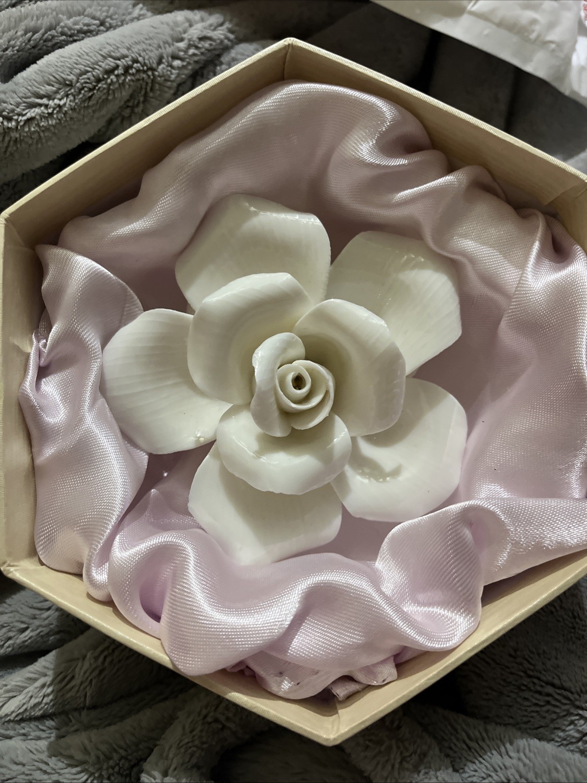White Flower Capodomonti Style Rose By Godinger  Co. Horentine 3 1/2 Inches